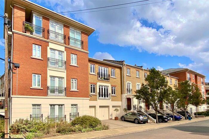 1 Bedroom Flat For Sale In Denton Road, Twickenham, TW1