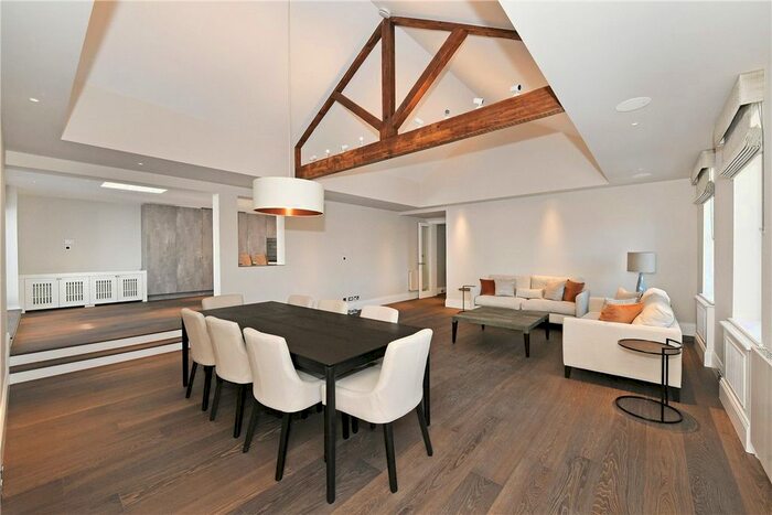 3 Bedroom Flat To Rent In Carlos Place, Mayfair, London, W1K