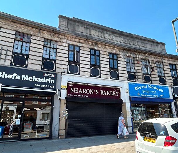 Flat For Sale In Edgwarebury Lane, Edgware, Middlesex, HA8