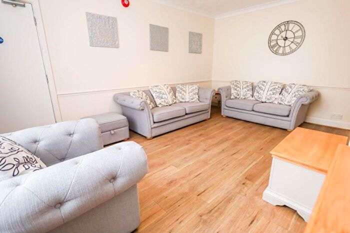 6 Bedroom Detached House To Rent In Pine Road, Winton, BH9