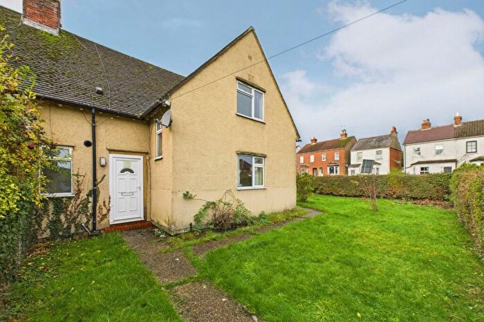 3 Bedroom Semi-Detached House For Sale In Lower Farnham Road, Aldershot, Hampshire, GU12