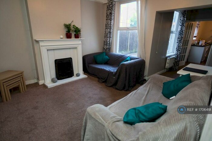 4 Bedroom Detached House To Rent In Priory Road, Gloucester, GL1