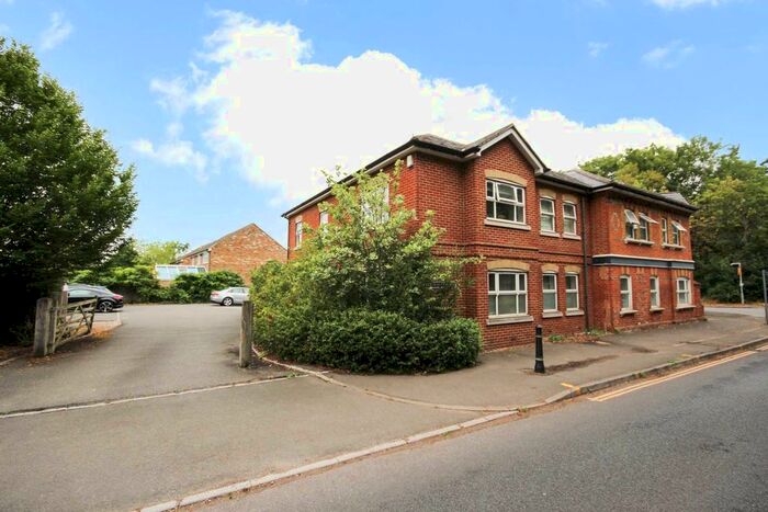 2 Bedroom Flat To Rent In Hatchet Lane, Windsor, SL4