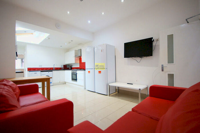 6 Bedroom Terraced House To Rent In Dawlish Road - Bath Student Property, B29