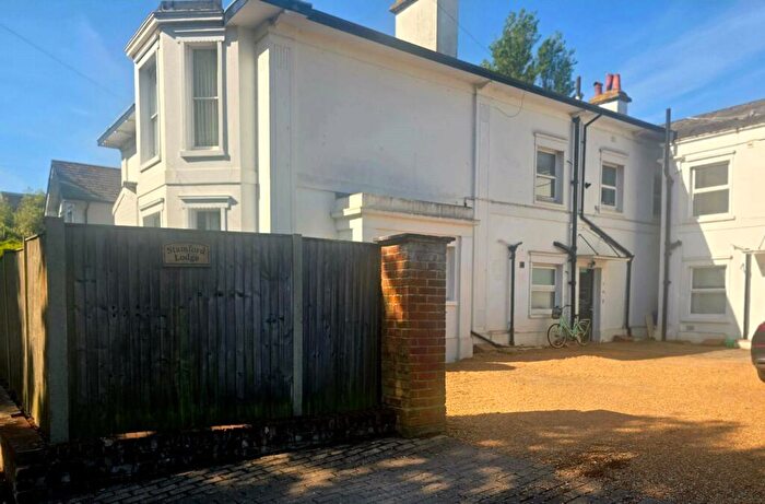 3 Bedroom Flat To Rent In Stamford Avenue, Hayling Island, Hampshire, PO11