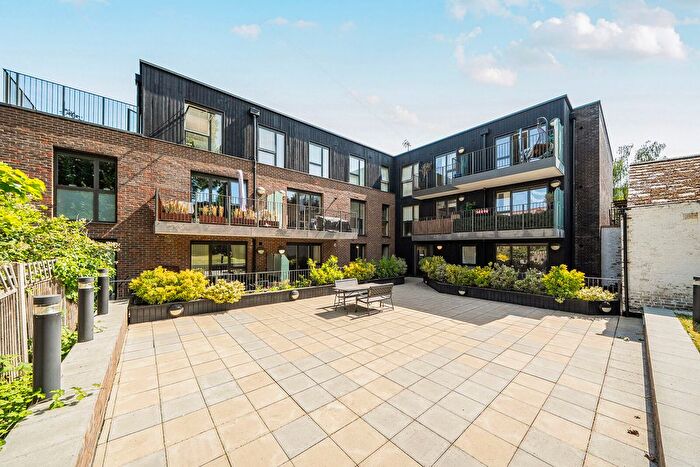 2 Bedroom Flat For Sale In Roehampton Lane, Putney Heath, London, SW15