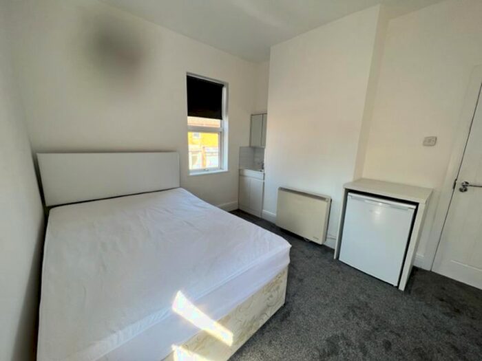 1 Bedroom Property To Rent In Holbrook Avenue, Rugby, CV21