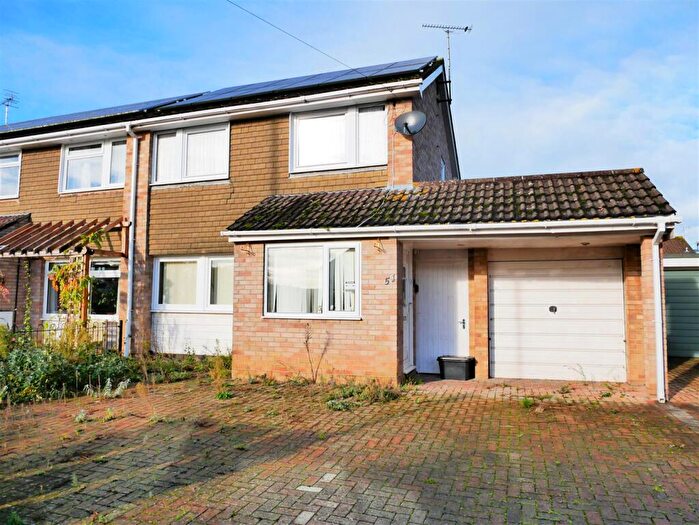 3 Bedroom Semi Detached House For Sale In Baydon Grove, Calne, SN11