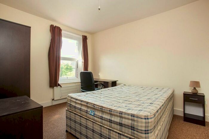 5 Bedroom Semi-Detached House To Rent In Alma Rd Winton Banks, BH9