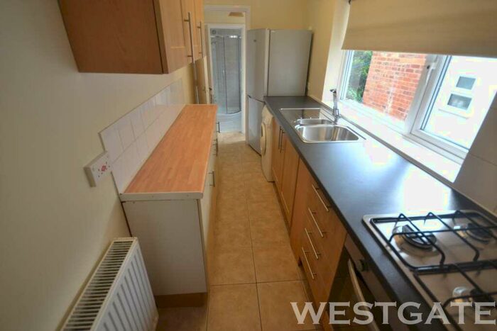 3 Bedroom Terraced House To Rent In Blenheim Gardens, Reading, RG1