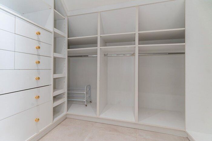 1 Bedroom Flat To Rent In Hedgerley Lane, Gerrards Cross, Buckinghamshire, SL9