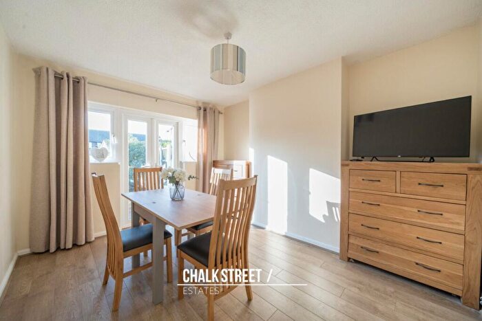 3 Bedroom Terraced House For Sale In Roseberry Gardens, Upminster, RM14