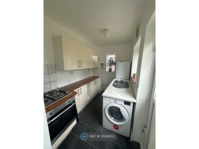 2 Bedroom Maisonette To Rent In Goring Way, Greenford, UB6