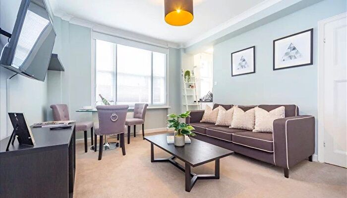 1 Bedroom Flat To Rent In Hill Street, London, W1J