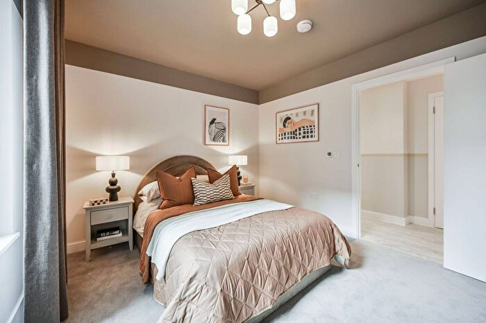 1 Bedroom Flat For Sale In North Gate Park, Harringay, London, N15