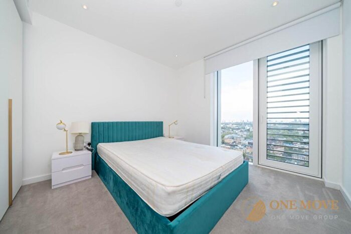 2 Bedroom Apartment To Rent In Cendal Crescent, Bouchon Point, E1