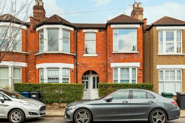 2 Bedroom Apartment To Rent In Leslie Road, East Finchley, London, N2