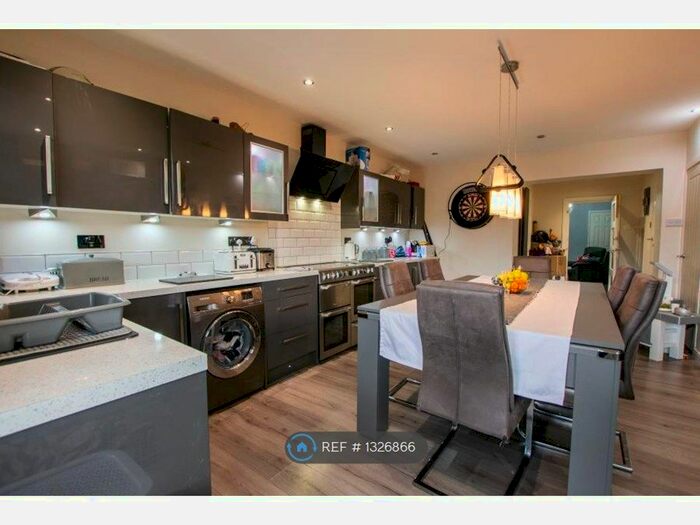 3 Bedroom Terraced House To Rent In Porlock Crescent, Birmingham B31