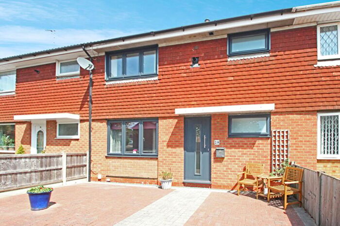 3 Bedroom Semi-Detached House For Sale In Grasmere Close, Rugby, CV21