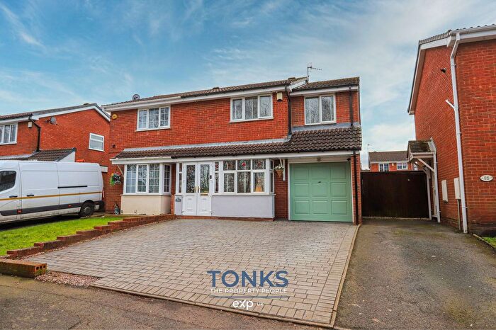 3 Bedroom Semi Detached House For Sale In North View Drive, Brierley Hill, DY5