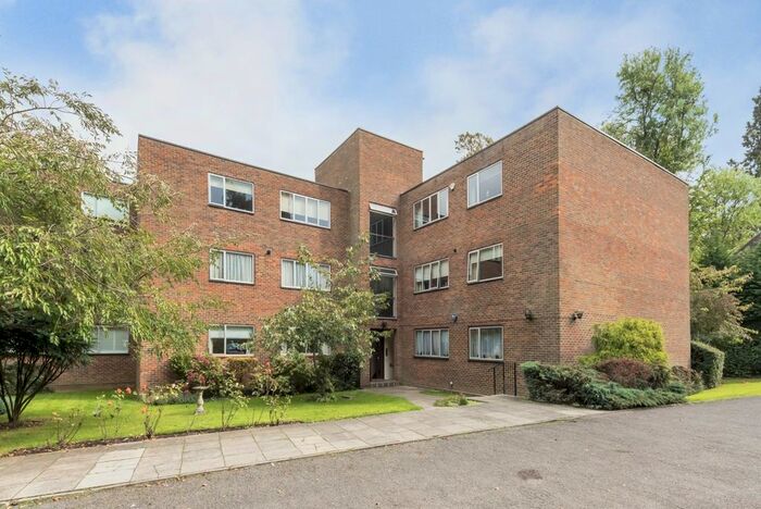 2 Bedroom Flat To Rent In Hillcrest, King Harry Lane, St.Albans, AL3