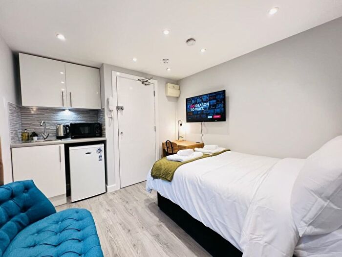 1 Bedroom Studio To Rent In Musjid Road, London, SW11