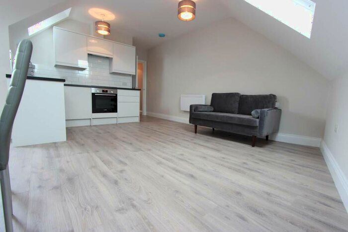 1 Bedroom Apartment To Rent In Chase Side, London, N14