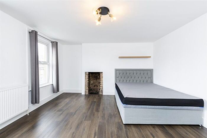 2 Bedroom Flat To Rent In Camden High Street, London, NW1