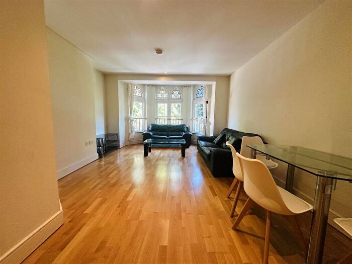 2 Bedroom Apartment To Rent In Elmdale Road, Tyndalls Park, Bristol, BS8