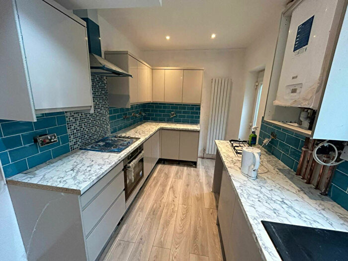 4 Bedroom Semi-Detached House To Rent In Stocksfield Avenue, Newcastle Upon Tyne, NE5