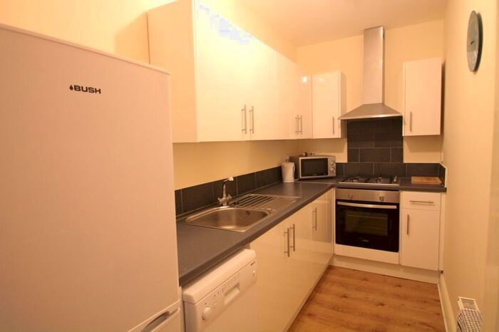 4 Bedroom Maisonette To Rent In Chillingham Road, Heaton, Newcastle Upon Tyne, NE6
