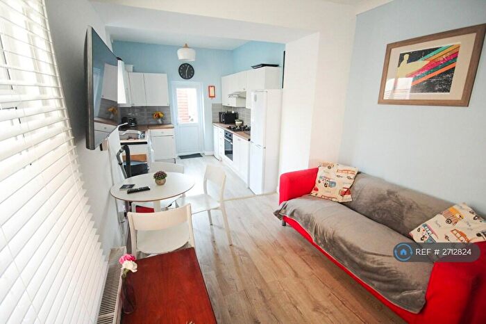 5 Bedroom Terraced House To Rent In Francis Avenue, Southsea, PO4