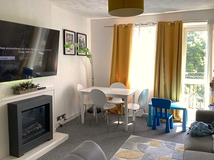 3 Bedroom Flat To Rent In Silver Street, Southsea, Portsmouth, PO5