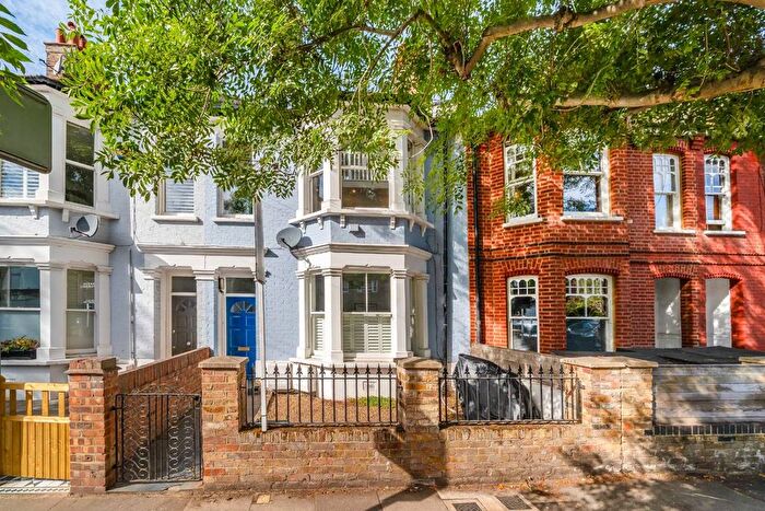 2 Bedroom Flat For Sale In Fletcher Road, Chiswick, W4