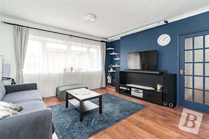 3 Bedroom Apartment For Sale In Shepherd Street, Northfleet, Gravesend, Kent, DA11