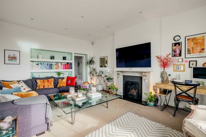 2 Bedroom Flat To Rent In Holly Terrace, Highgate, N6