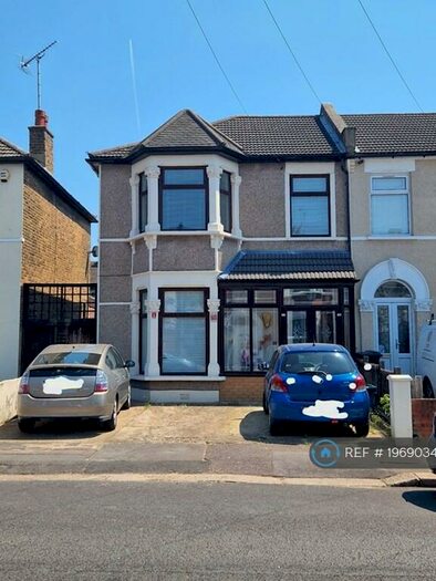 5 Bedroom Semi-Detached House To Rent In Blythswood Road, Ilford, IG3