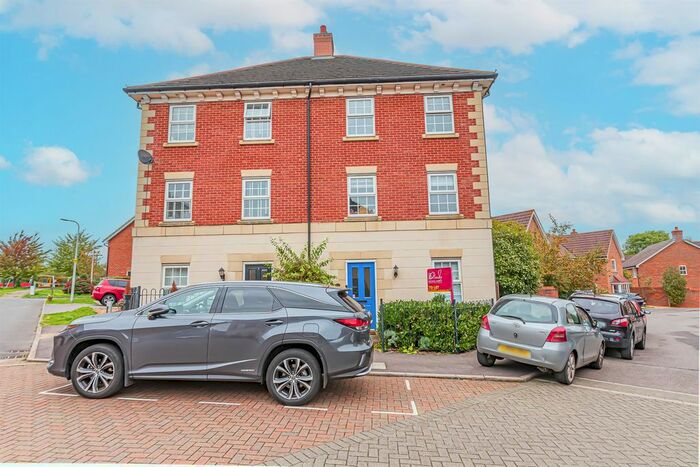 4 Bedroom Town House To Rent In Chrysanthemum Drive, Shinfield, Reading, RG2