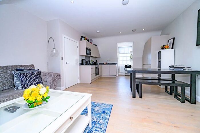 2 Bedroom Flat To Rent In Howardsgate, Welwyn Garden City, AL8