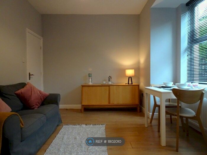 1 Bedroom Flat To Rent In Portland Crescent, Manchester, M13