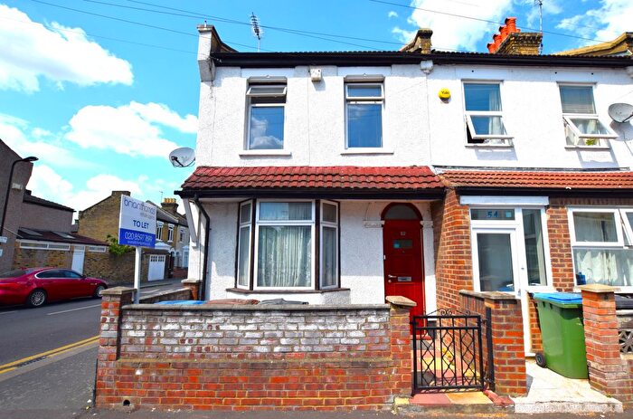 4 Bedroom End Of Terrace House To Rent In Wragby Road, London, E11