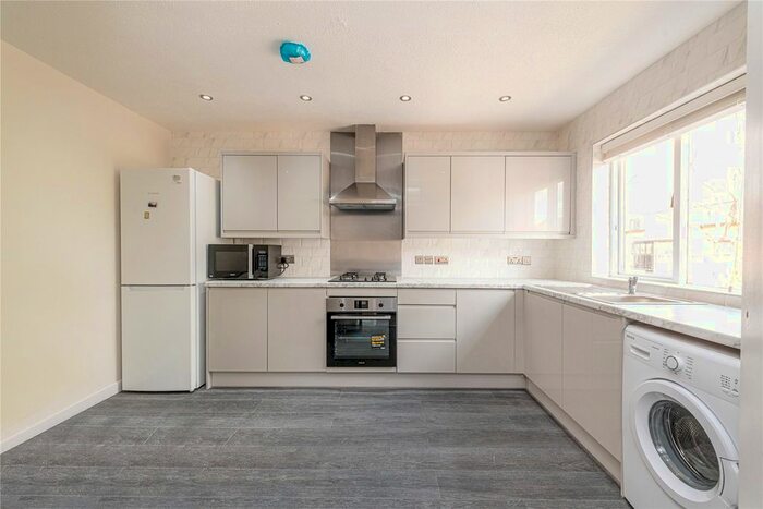 2 Bedroom Flat To Rent In St. Ervans Road, London, W10
