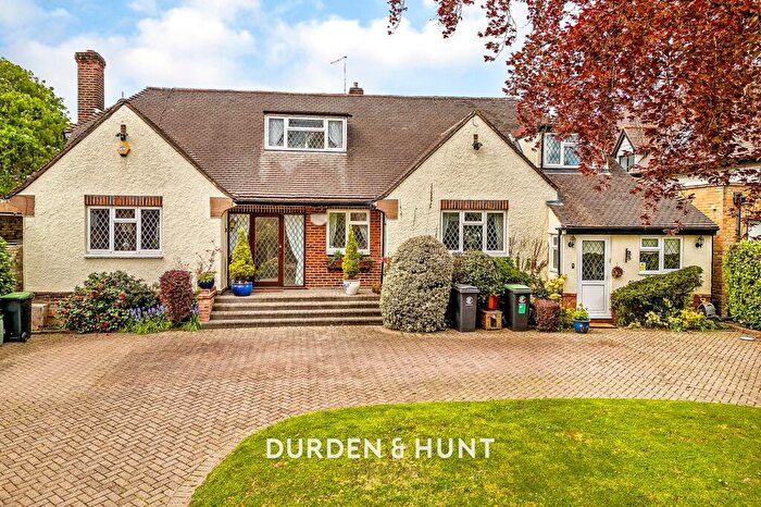 5 Bedroom Property For Sale In Grove Lane, Chigwell, IG7