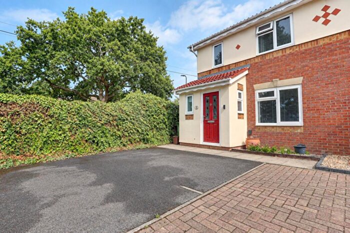 3 Bedroom Semi-Detached House For Sale In Maybush, Southampton, SO16