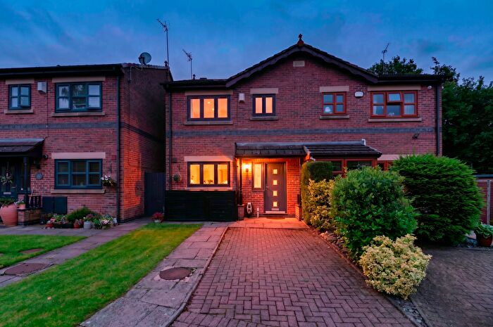 3 Bedroom Semi-Detached House For Sale In Crossfield Grove, Woodsmoor, SK2