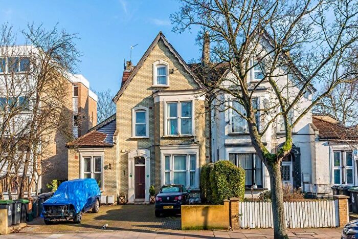 Studio To Rent In Maidstone Road, Bounds Green, N11