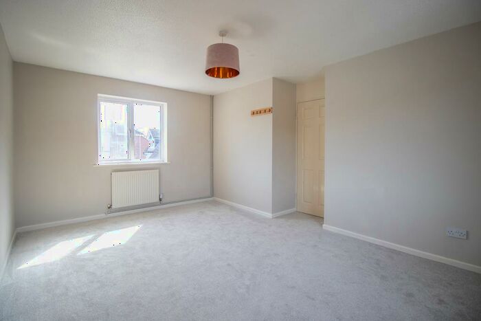 1 Bedroom Apartment For Sale In Allerton Close, Rochford, SS4