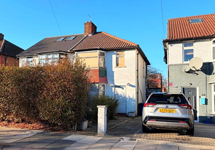 3 Bedroom Semi Detached House For Sale In Cheviot Gardens, Cricklewood, London, NW2
