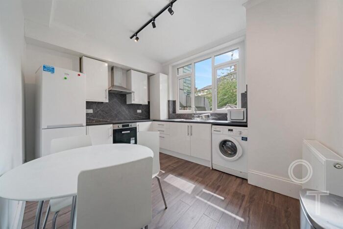 3 Bedroom Flat To Rent In Chalton Street, Camden, NW1