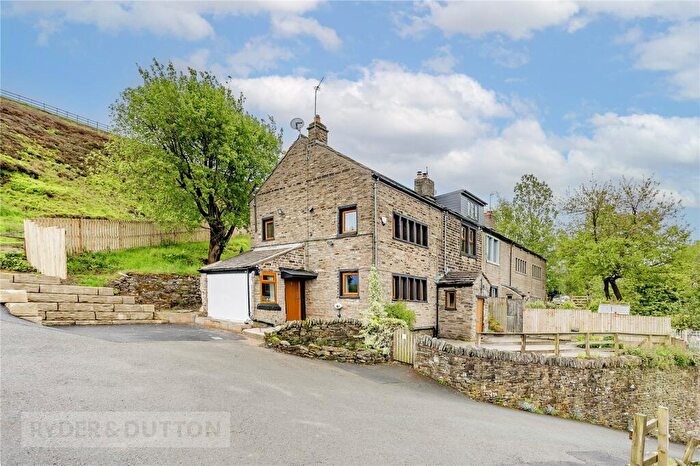 4 Bedroom End Of Terrace House For Sale In Lees Road, Mossley, OL5